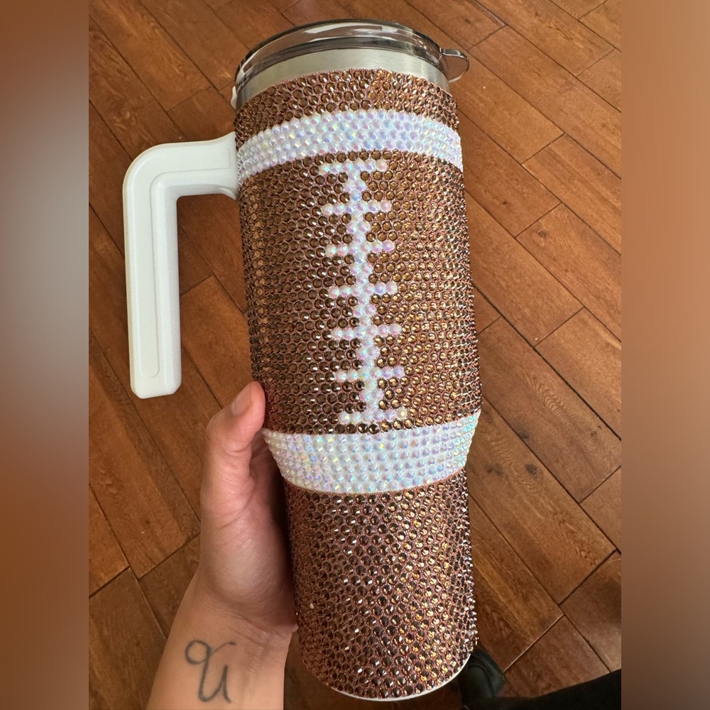Hydrapeak 40oz Football Voyager Insulated
Tumbler Hot Cold Gold Crystal Bling